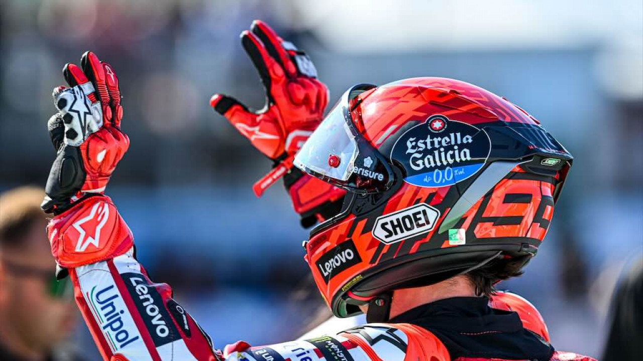 Marc Marquez Rebut Kemenangan Sprint MotoGP San Marino 2026, Bezzecchi Harus Puas Posisi Kedua