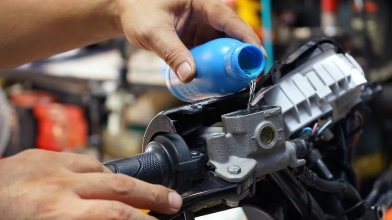 Berapa Lama Minyak Rem Motor Harus Diganti? Ini Waktu Ideal Biar Rem Tetap Pakem dan Aman