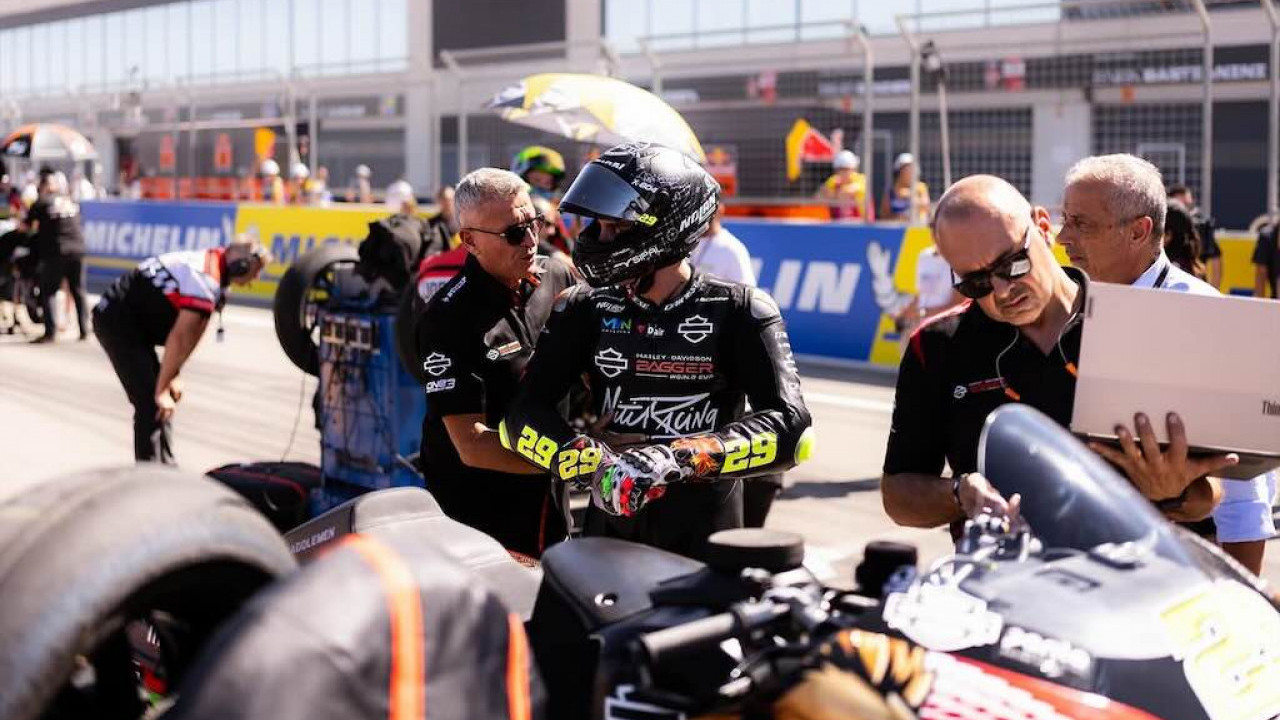 Andrea Iannone Sapu Bersih Bagger World Cup Aragon, Bawa Pesan Dukungan untuk Indonesia