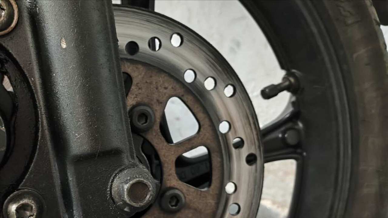 Kenapa Rem Cakram Motor Terasa Tersendat? Bisa Jadi Ini Penyebabnya
