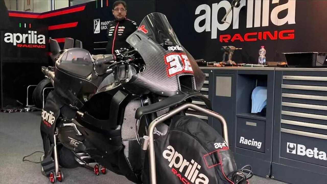 Siap Sambut Era Baru, Aprilia Uji Coba Prototipe Mesin Hybrid 850cc dan Ban Pirelli di Jerez