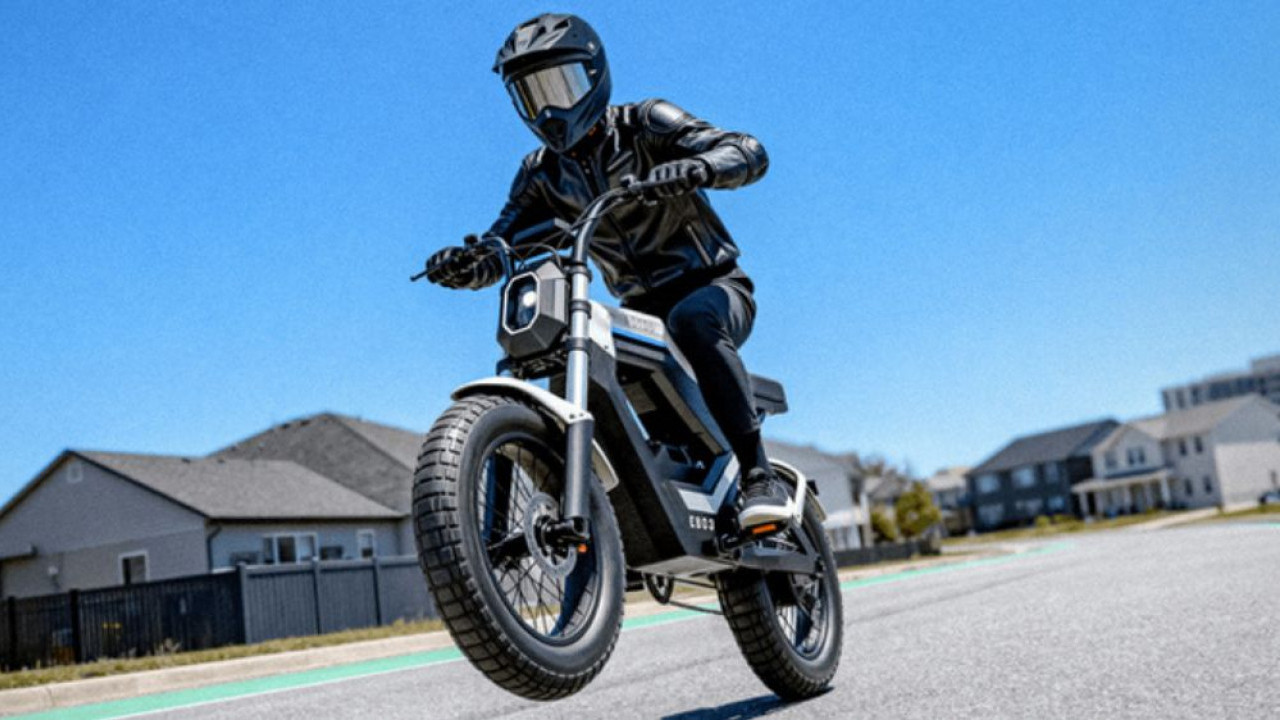 Sepeda Listrik Rasa Motor! AOTOS Flux X26 Pro Tampil Maskulin dengan Rangka Motor dan Ban Besar