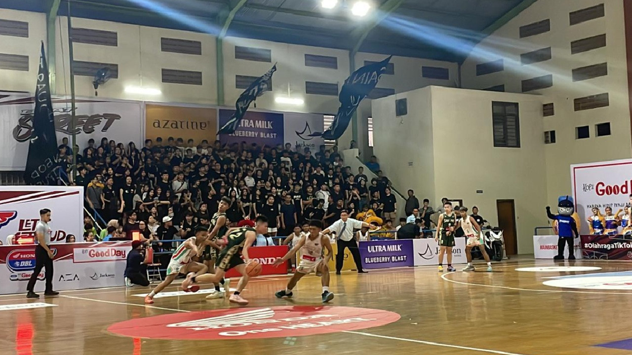Pembukaan Honda DBL 2025 di GOR Garuda Jember Berlangsung Meriah, Diwarnai Parade dan Hiburan Seru