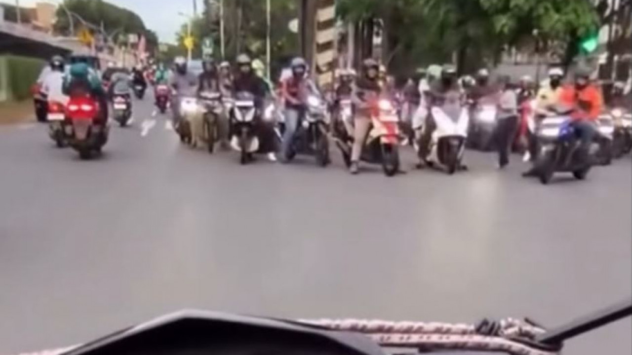 Hadapi Pengendara Motor Lawan Arah, Begini Cara Aman Agar Tidak Berujung Keributan