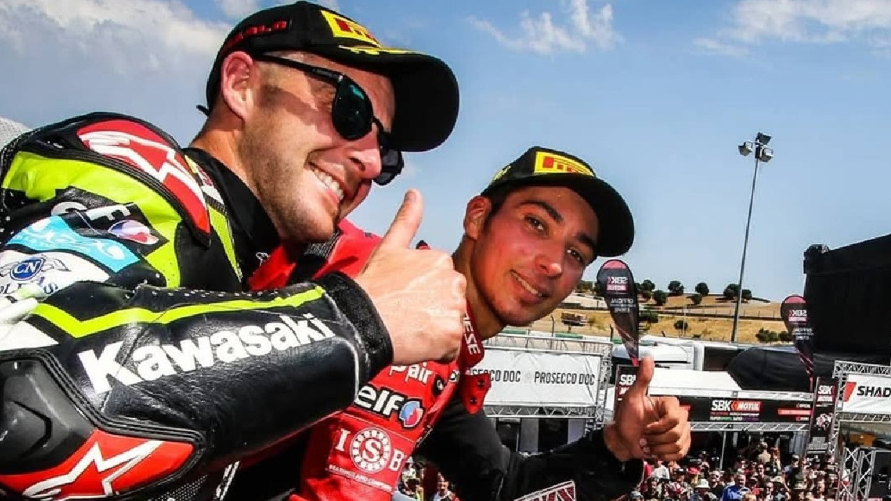 Toprak Razgatlioglu Beri Pesan Menyentuh untuk Jonathan Rea yang Pensiun dari WSBK 