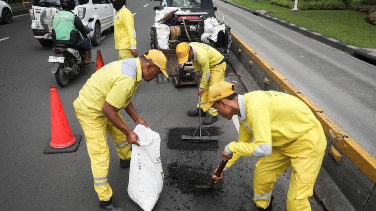 Tingkatkan Keselamatan Pengendara, Sudin Bina Marga Jakpus Tuntaskan Perbaikan Jalan Berlubang