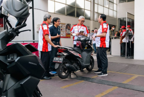 Perayaan Hari Pelanggan Nasional, Pejabat AHM Berikan Kejutan Spesial untuk Konsumen!