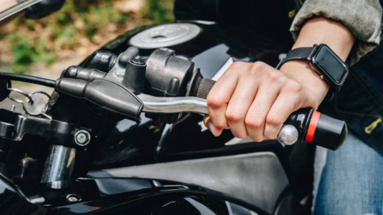 Biar Nggak Malu-maluin di Jalan, Yuk Simak Panduan Anti-Mati Mesin Buat Pemula Motor Kopling