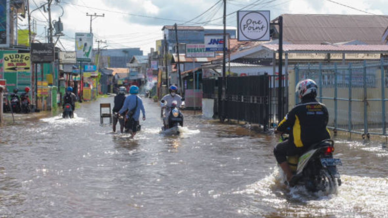 Tips Atasi Motor yang Terendam Banjir: Jangan Asal Dinyalakan, Begini Kata Ahli