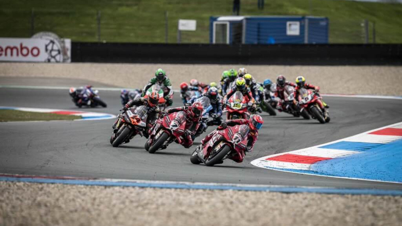 Nicolo Bulega Sapu Bersih Race 2 WorldSBK Assen 2026, Samai Rekor 13 Kemenangan Beruntun Toprak