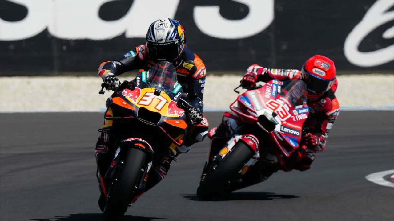 Cetak Kemenangan Ke-100, Marc Marquez Kuasai MotoGP Hungaria Di Tengah Drama Tabrakan Karambol!