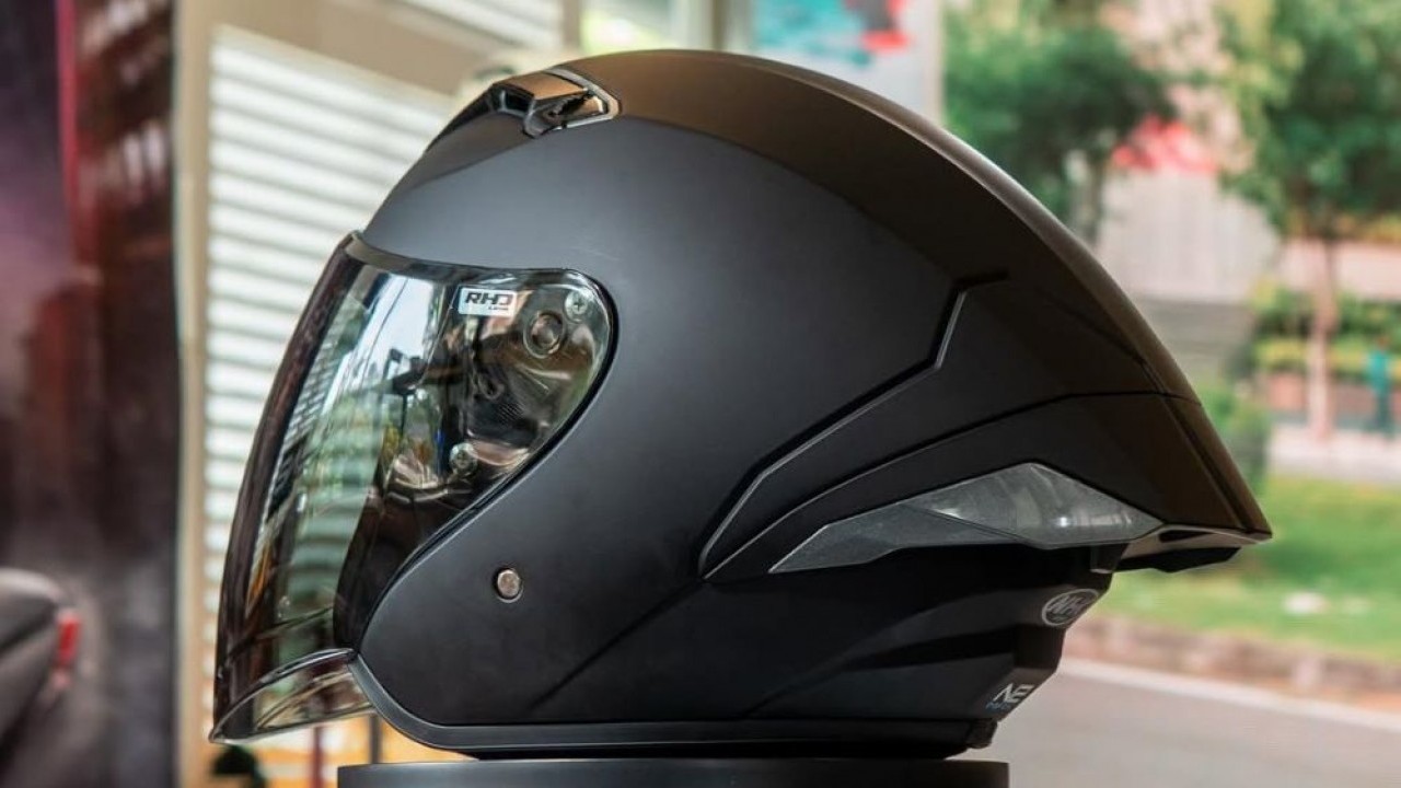 NHK Luncurkan Visor Helm Canggih Agar Pandangan Tetap Jernih Saat Hujan