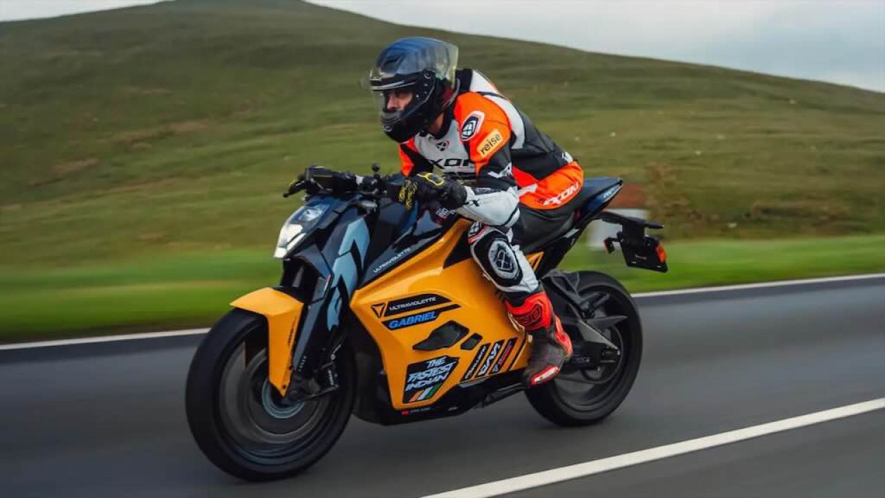 Ultraviolette F77 Mach 2 Buktikan Ketangguhan di Sirkuit Legendaris Isle of Man TT