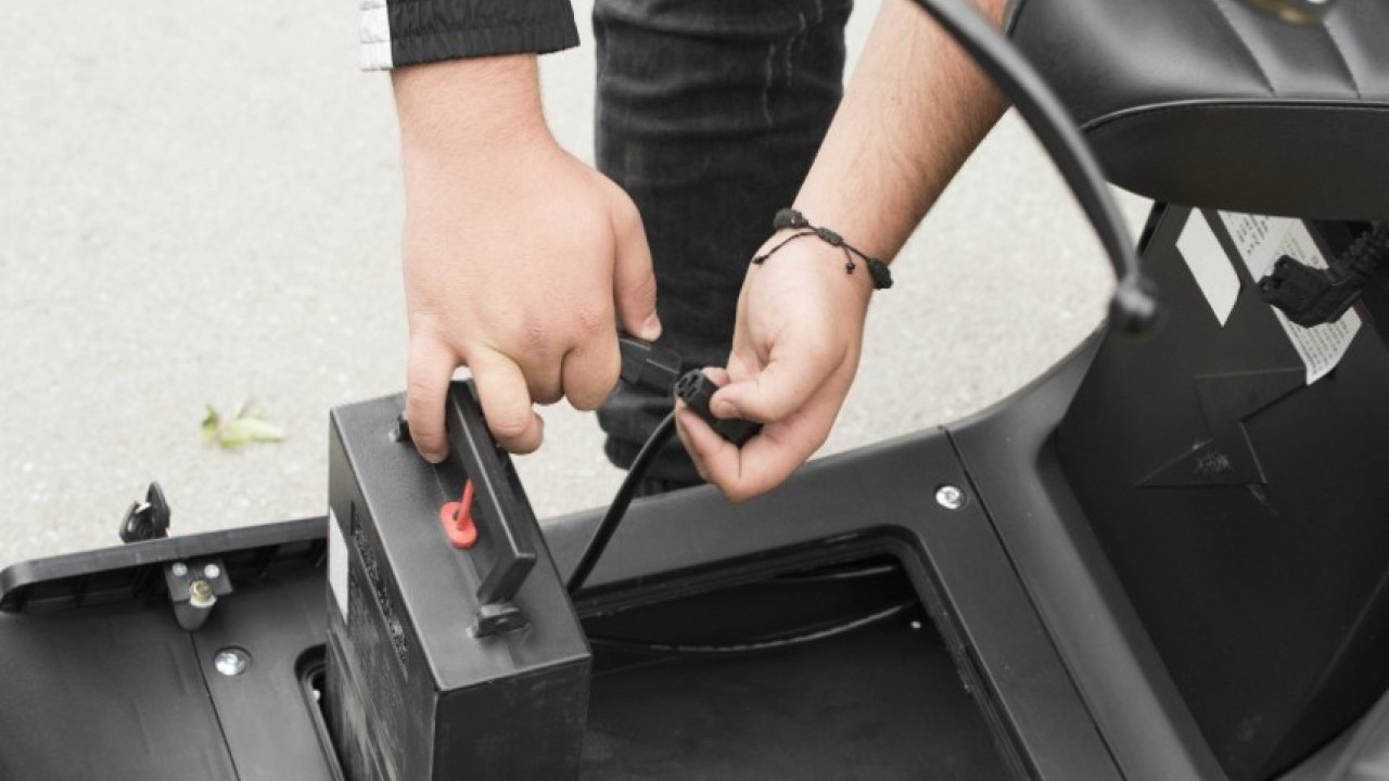 Jadi Komponen Paling Mahal, Baterai Motor Listrik Bisa Bertahan Berapa Tahun?