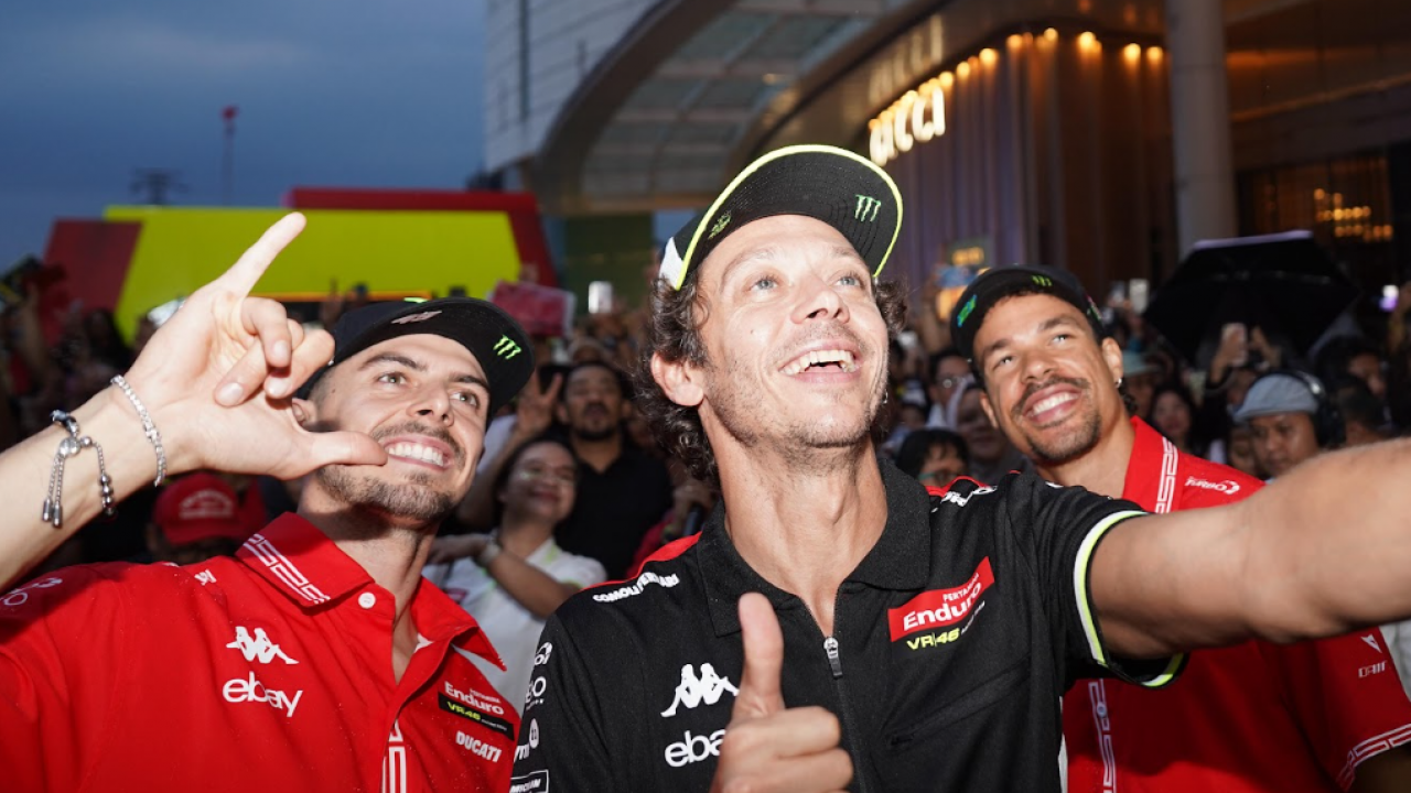 Jelang MotoGP Indonesia 2025, Valentino Rossi Sapa Fans di Jakarta