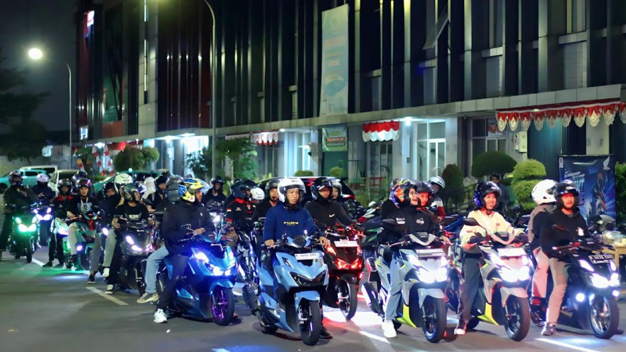 Ratusan Bikers Honda Vario Ramaikan Night Ride, Sekalian Kenalan dengan Vario EVO 160