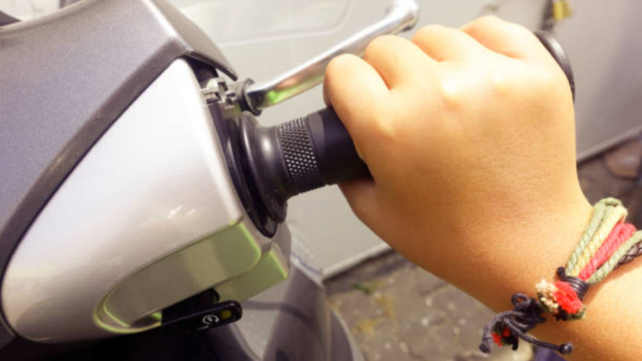 Biar Enggak Copot di Jalan, Begini Cara Atasi Handgrip Motor yang Kendur