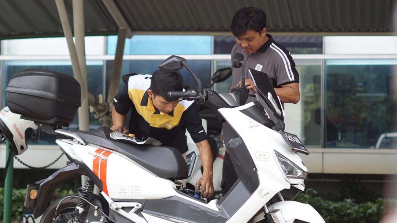Call Center 24 Jam United E-Motor: Dukungan Penuh Pengguna Motor Listrik
