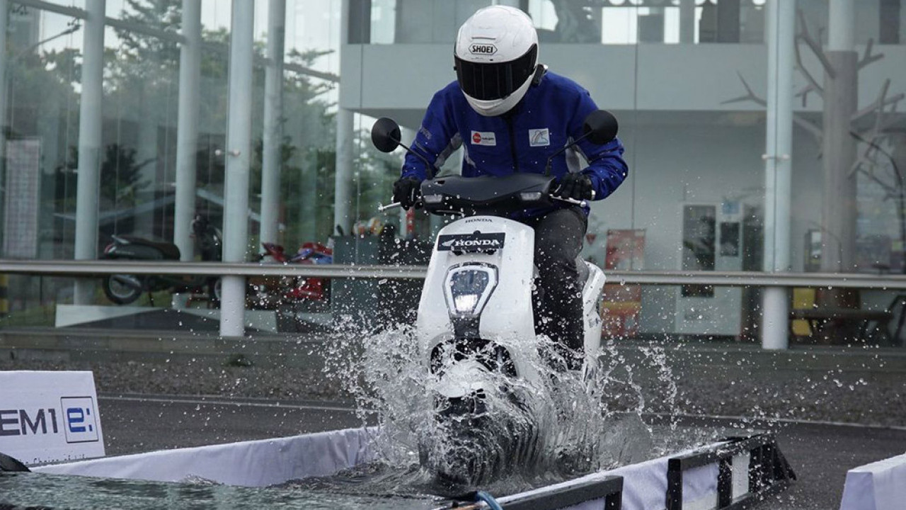 Bagaimana Kalo Motor Listrik Menghadapi Banjir?