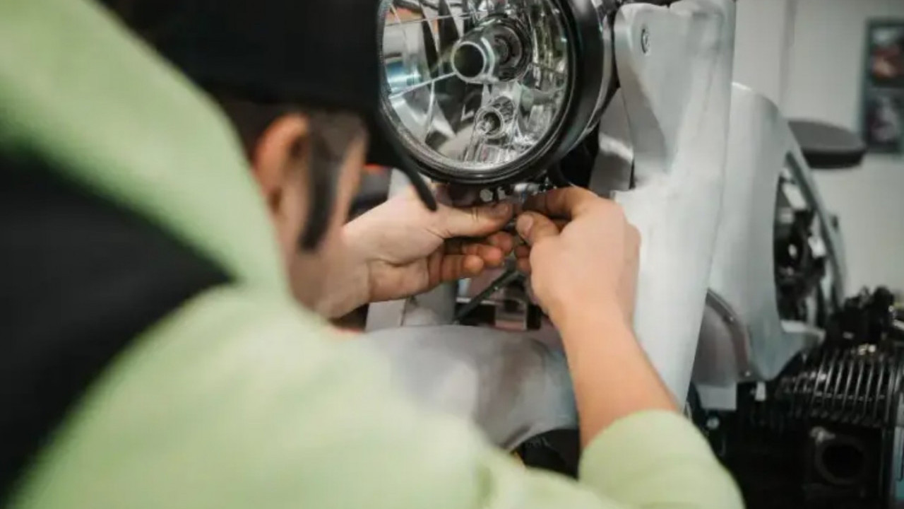 Begini Cara Mudah Atur Ketinggian Posisi Lampu Motor Tanpa Harus ke Bengkel