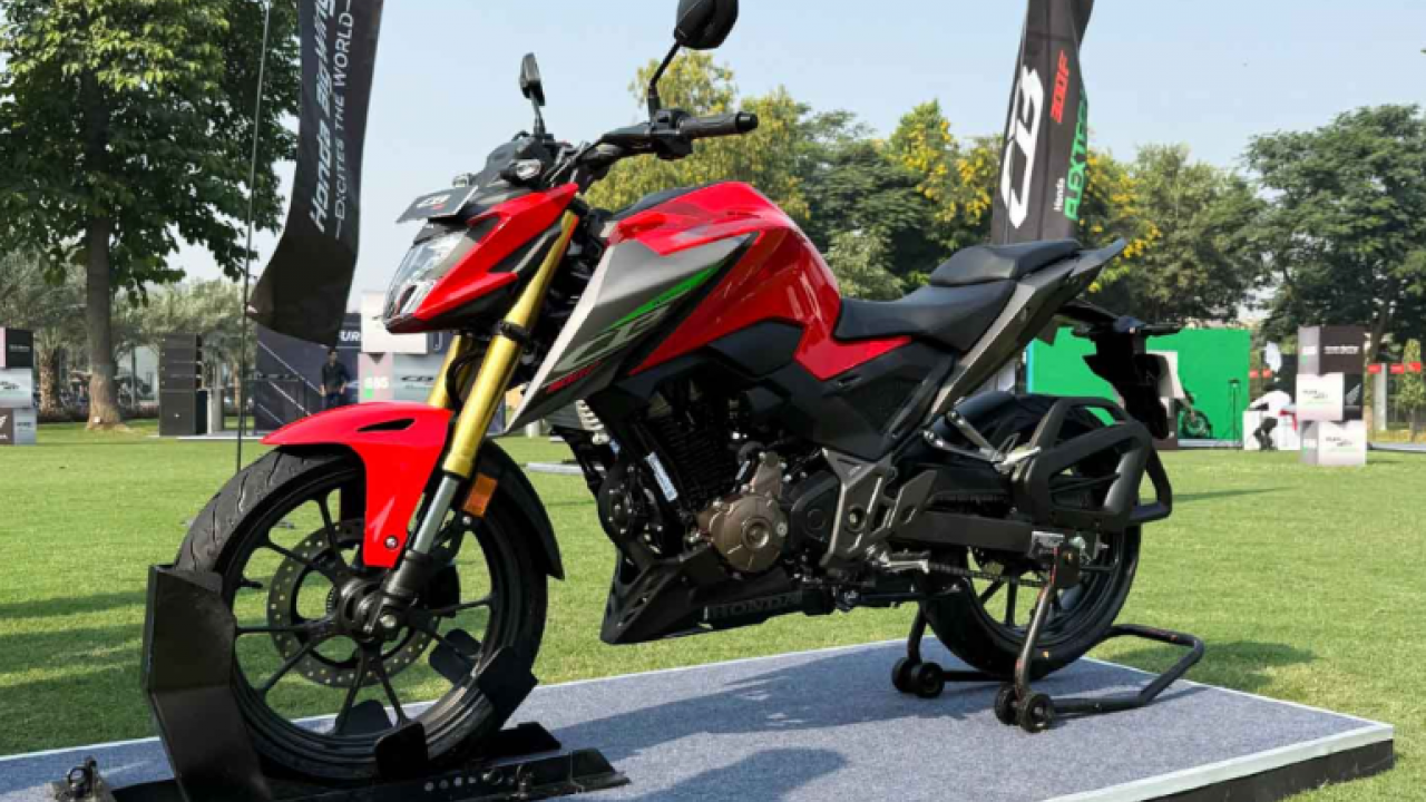 Honda CB300F Flex-Fuel 2024 Resmi Mengaspal, Motor Berbahan Bakar Ethanol Pertama di India!