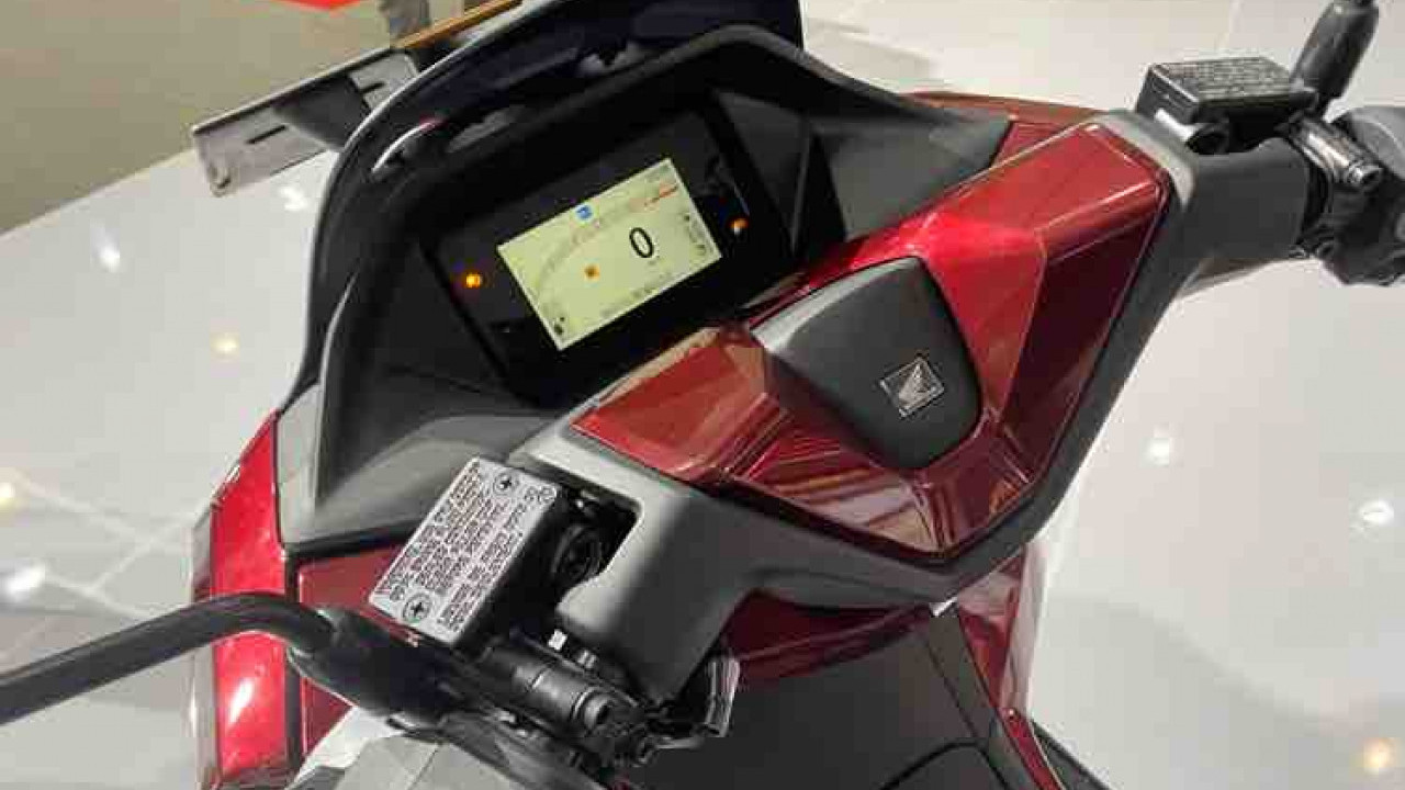 Honda PCX 160 Terbaru Pakai Cover Setang, Buat Saingin NMAX?