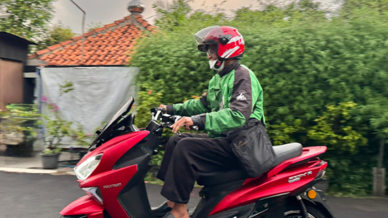 Dukung Mobilitas Ramah Lingkungan, Polytron Gandeng Gojek Hadirkan Program Spesial untuk Mitra Pengemudi