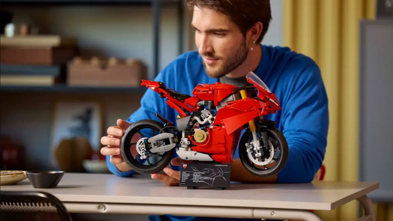 Superbike Ducati Panigale V4 S 2024 Kini Bisa Dibeli dalam Bentuk Lego