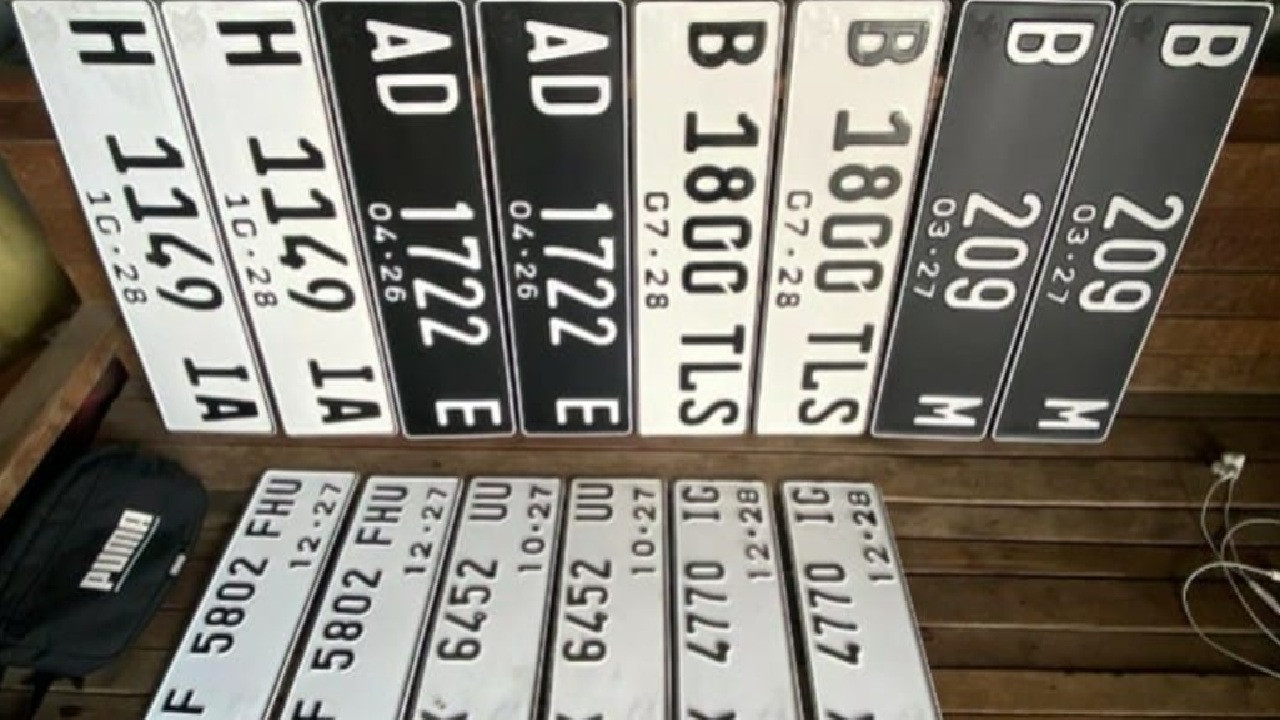 Benarkah Pelat Nomor Kendaraan Bisa Menunjukkan Status Beli Kredit dan Cash?