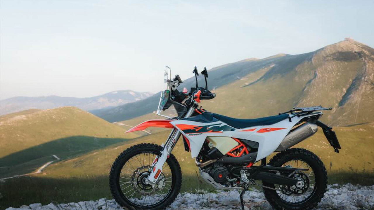 KTM 690 Rally 2027 Resmi Diperkenalkan, Usung Konsep Rally untuk Jelajah Jarak Jauh