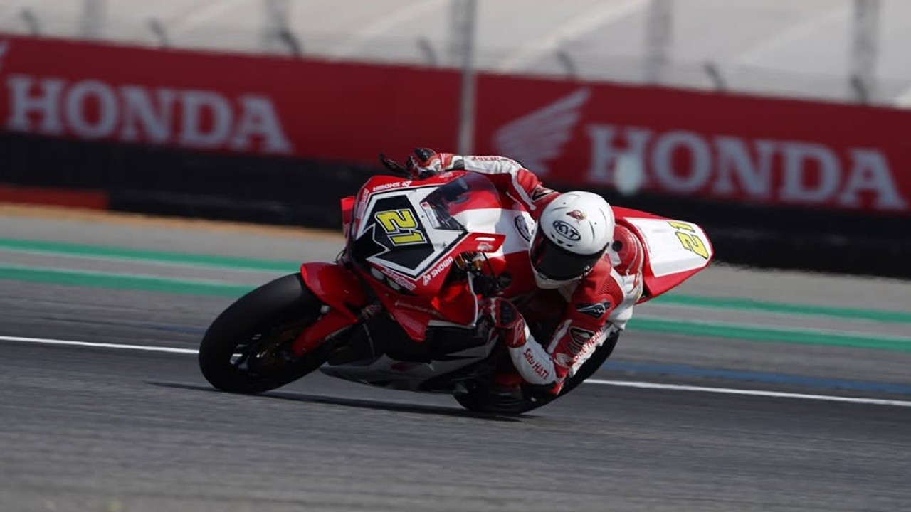 Adenanta Menang di Race 1 SS600 ARRC Mandalika 2025 di Tengah Kondisi Belum Fit