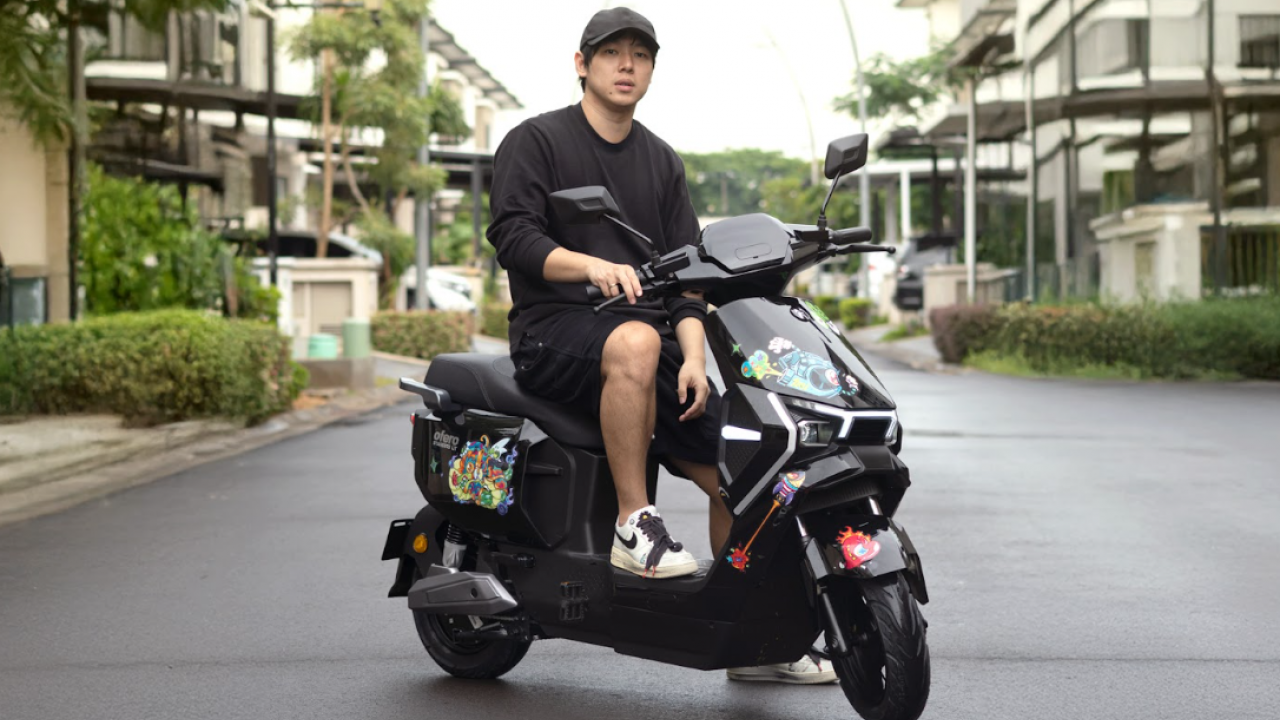 Gak Sampe Rp 10 Juta! Ofero Rilis Stareer 3 Lit Brilliant Black, Sepeda Listrik Futuristik Serba Hitam!