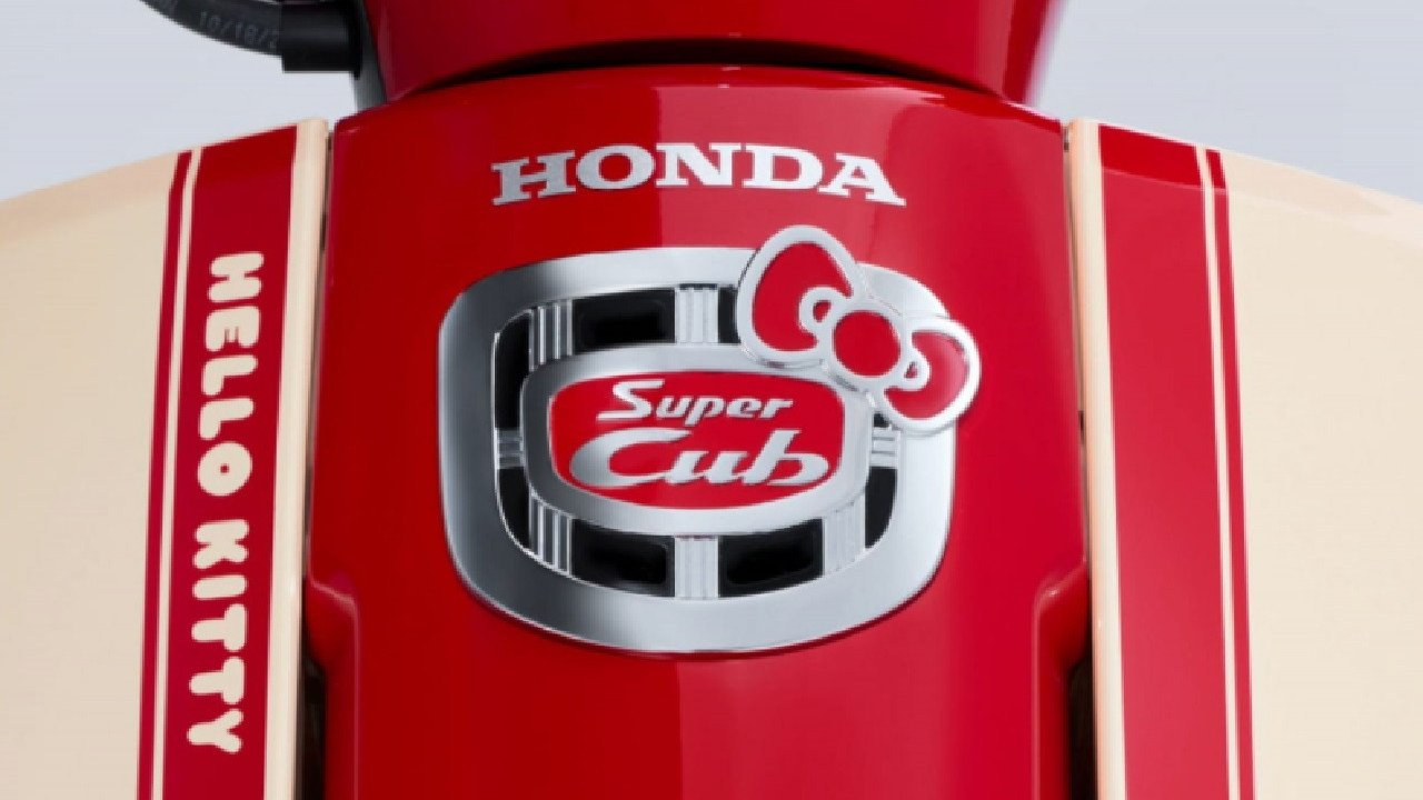 Honda Super Cub Limited Edition Untuk Rayakan Ulang Tahun Hello Kitty yang ke-50