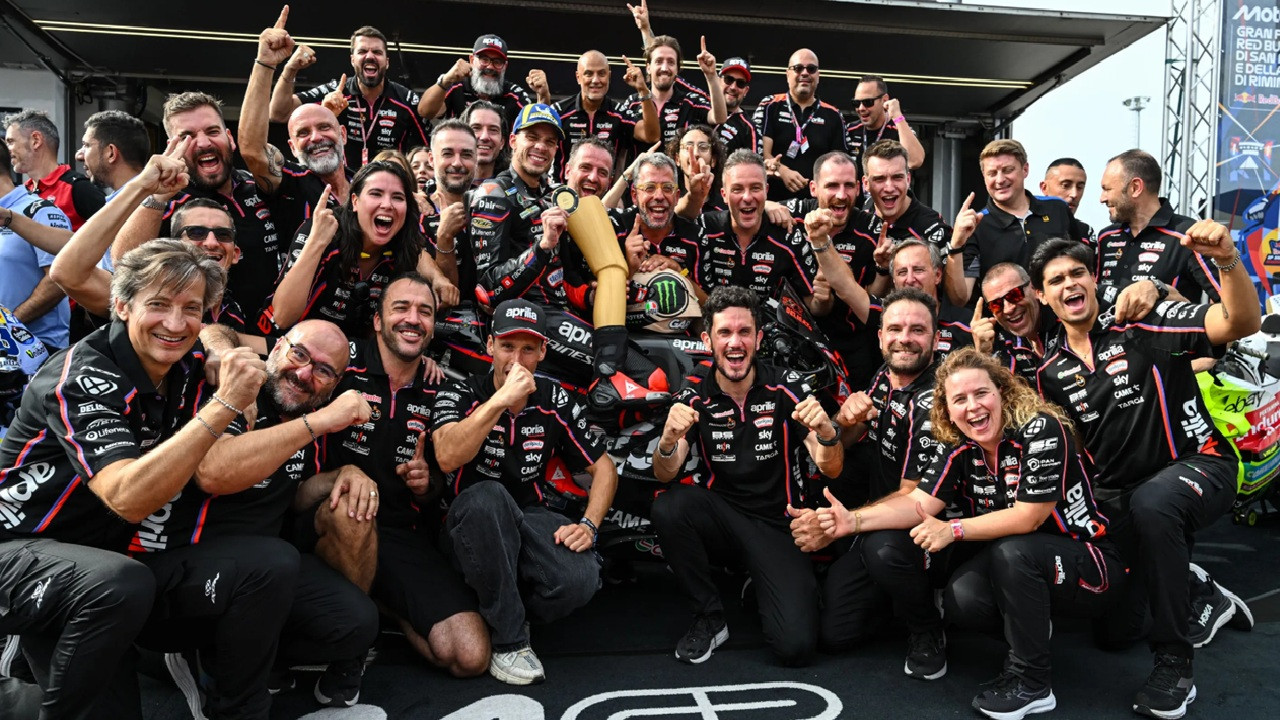 Marco Bezzecchi Hentikan Dominasi Ducati, Raih Kemenangan Sprint MotoGP San Marino 2025 Usai Marc Marquez Crash