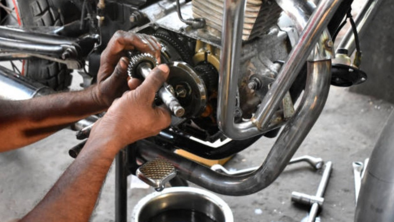 Bukan Cuma Bensin, Ini Faktor Lain Penyebab Mesin Motor Ngelitik