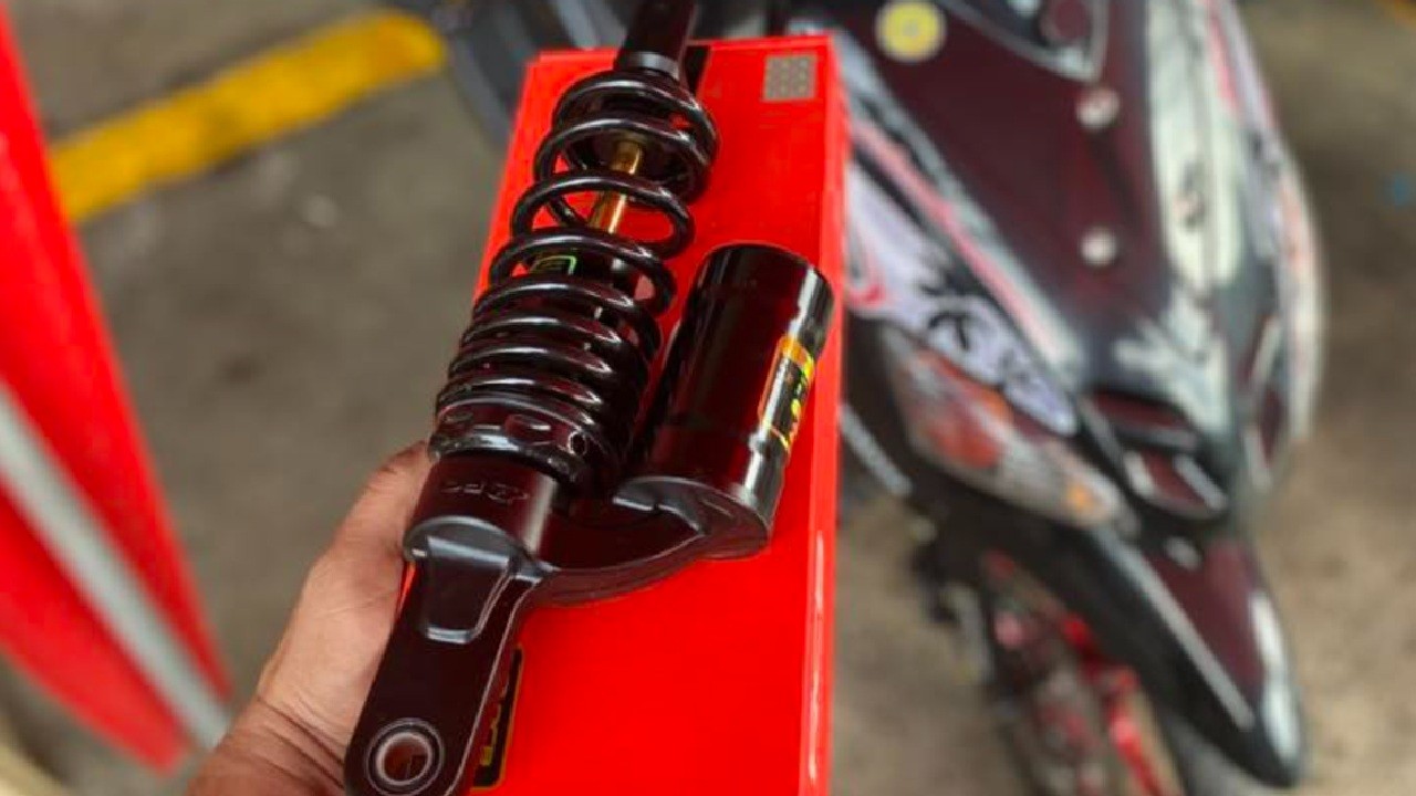 Cuma Pakai Obeng, Kamu Bisa Buktikan Sokbreker Itu Asli atau KW!