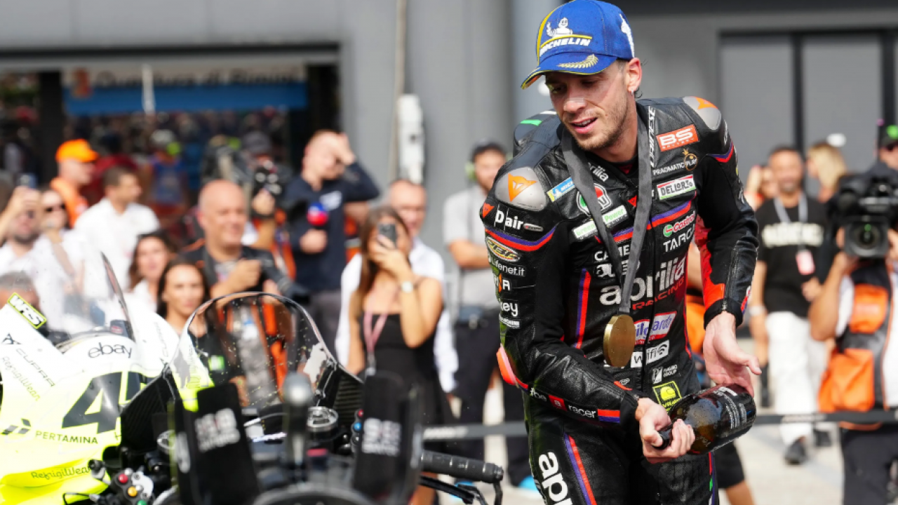 Hasil Sprint Race MotoGP San Marino 2025: Bezzecchi Juara, Marc Marquez Gigit Jari!