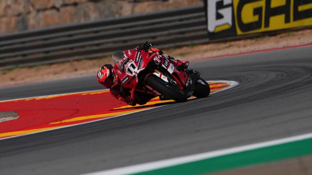 Duo Ducati Menggila, Nicolo Bulega dan Iker Lecuona Kuasai Hari Pertama WorldSBK Aragon 2026