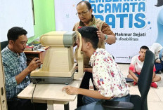 Respek! Wahana Artha Group Bagi-Bagi Kacamata Gratis Buat 100 Siswa SLBN 3 Jakarta
