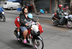 Masih Sering Bonceng Anak di Depan? Hati-hati, 5 Risiko Fatal Ini Mengintai Si Kecil!