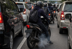 Tips Knowledge: Apa Penyebab Mesin Motor Cepat Panas Saat Macet?