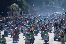 Dari 2-Tak Sampai Matic, 25 Ribu Vespa 'Geruduk' Kota Roma Rayakan Anniversary ke-80