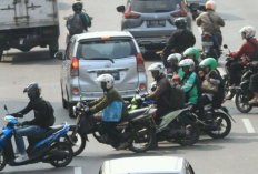 Ini Sanksi Bagi Pengendara yang Masih Melawan Arus dan Tak Pakai Helm, Siap-siap Aja Denda Rp 500 Ribu