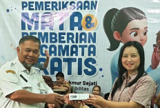 Rayakan HUT ke-54, Wahana Artha Group Bagi-Bagi Kacamata Gratis Buat Ratusan Siswa SLBN 3 Jakarta