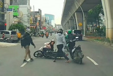 Viral di Medsos Pengendara Jatuh Akibat Tidak Mengecek Motor