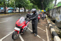 Jangan Asal Terobos Saat Hujan, Bikers Mesti Tahu 5 Hal Ini!