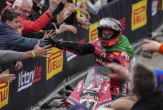 Nicolo Bulega Tumbangkan Rekan Satu Tim Iker Lecuona di Race 1 WorldSBK Assen 2026