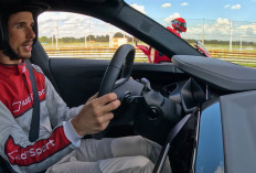 Motor Superbike Ducati Panigale V4 S Tantang Mobil Listrik Audi RS e-tron GT, Marquez Bersaudara Jadi Jokinya