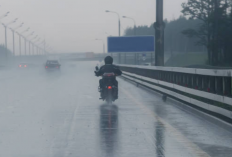 Usai Terobos Hujan Deras, Jangan Lupa Cek 5 Komponen Ini Biar Motor Nggak Rewel!