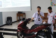 Astra Honda Berbagi Ilmu: Siswa SMKN 5 Tangerang Belajar Langsung Teknologi Honda PCX 160 RoadSync